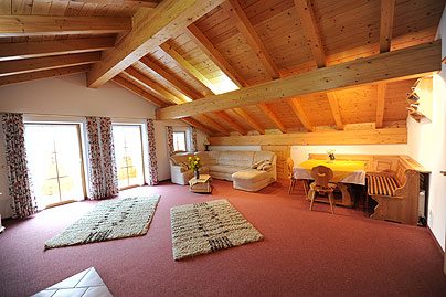 Ferienwohnung – Schlafzimmer mit zwei Betten