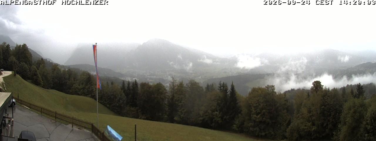 WebCam-Aufnahme vom Alpengasthof Hochlenzer mit Blick über Täler und Berge